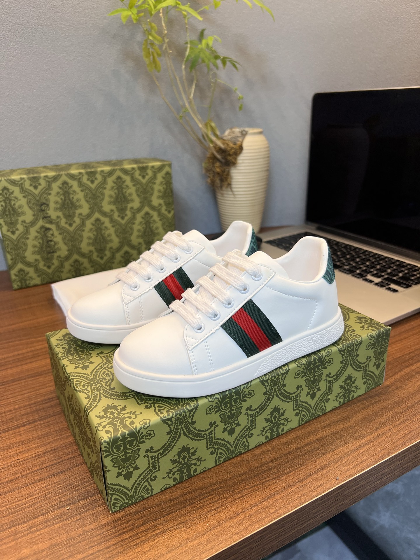 Children's shoes child